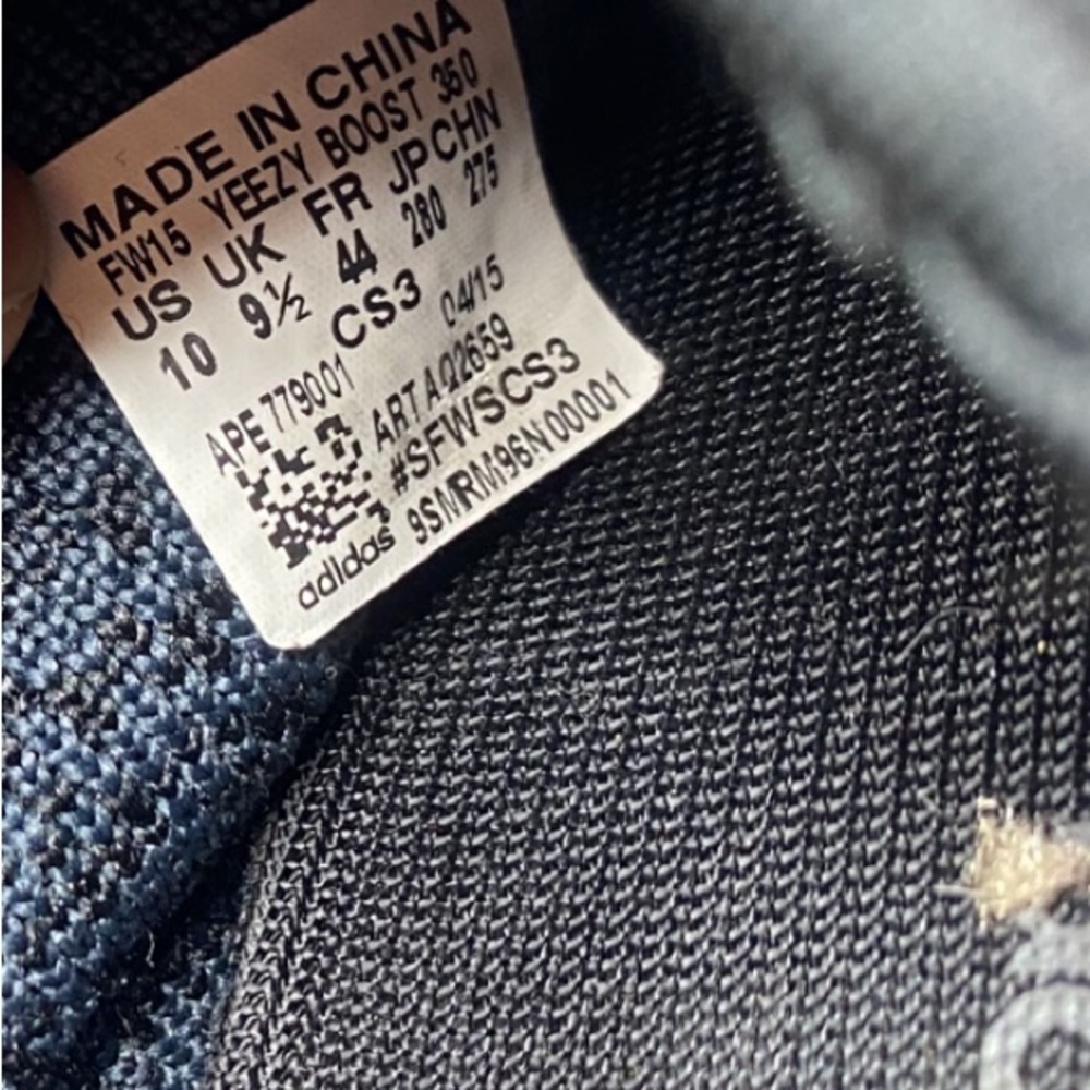YEEZY BOOST 350 "Pirate
Black Men's Sneakers - Picture 7 of 7